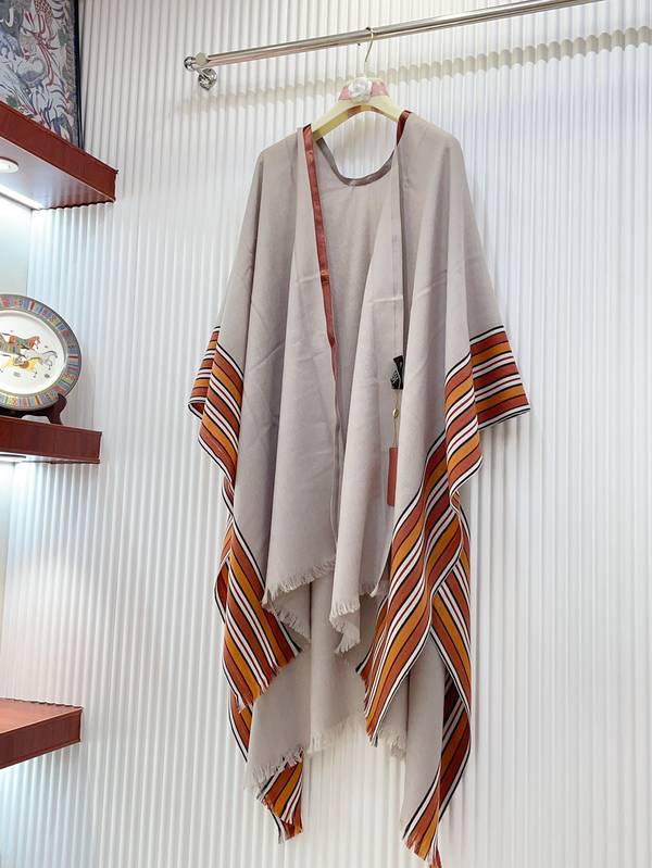 Loro Piana Cloak LPC00067 Loro Piana Cloak LPC00067